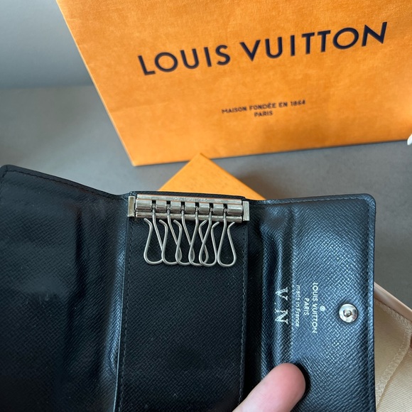 Louis Vuitton Damien graphite 6 key holder. Used - Picture 6 of 9